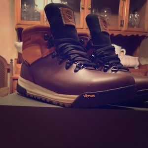TIMBERLAND GT SCRAMBLER WATERPROOF HIKING BOOTS